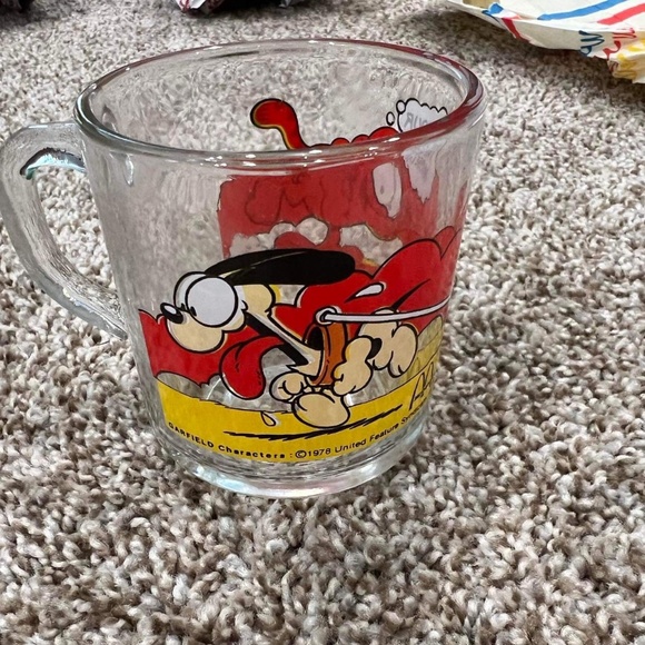 McDonalds Mickey and Garfield glasses - Picture 7 of 9